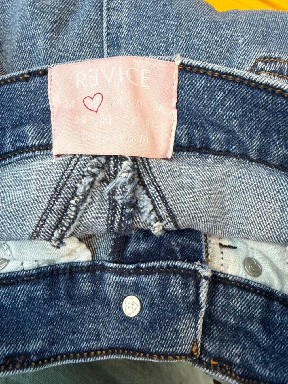 Device Women's Venus Flare Jeans Star Dark Wash Size 25 Front Pleat High Rise - Picture 7 of 9